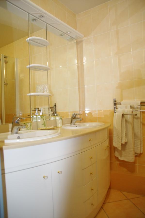 Hotel Lumiere Des Alpes Bron Bilik gambar
